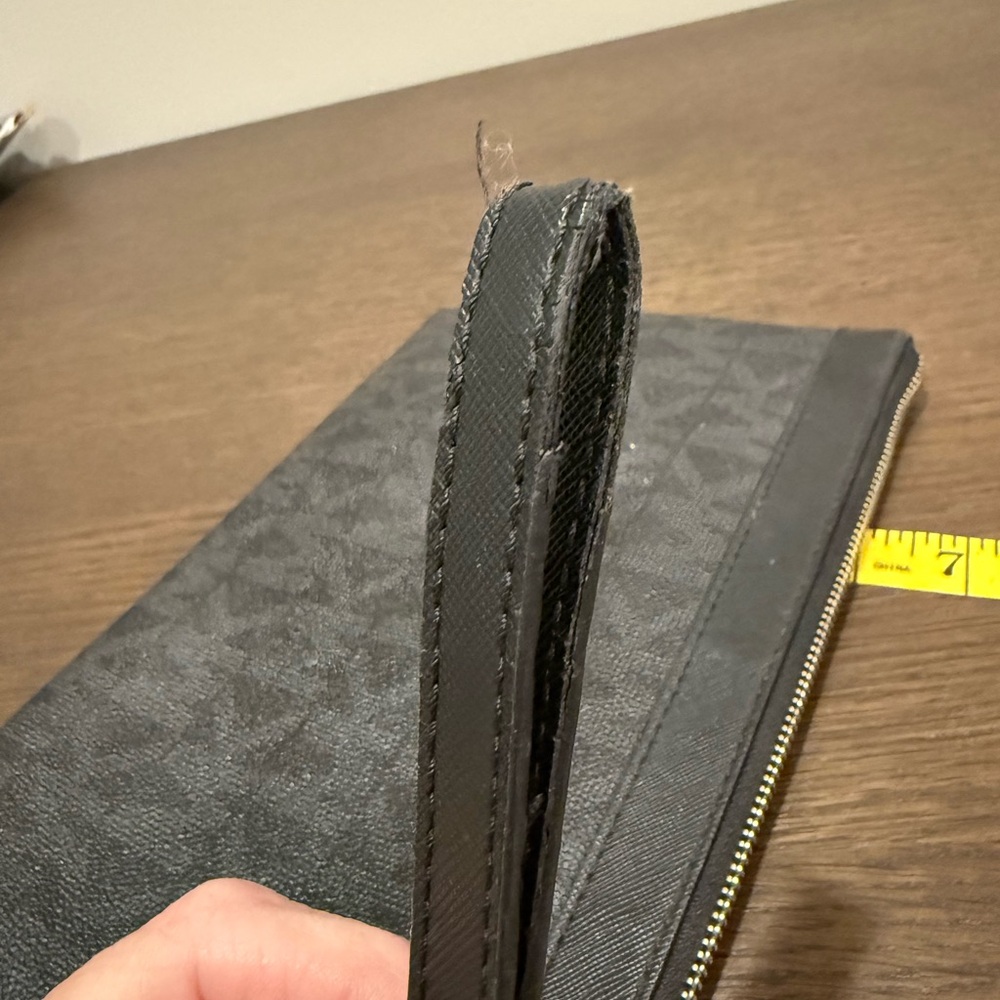 Michael Kors Black Jet Set Clutch - Picture 10 of 10